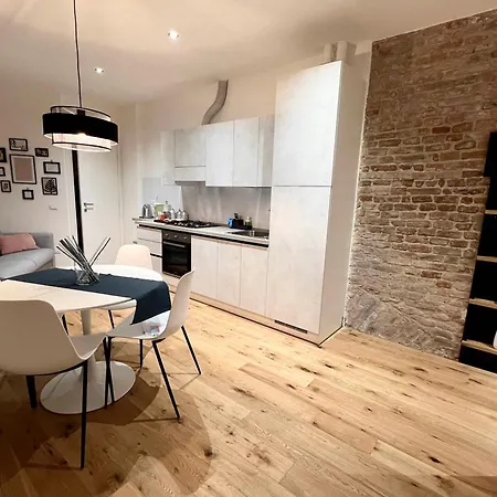 Un Nido A Mantova Historic Apt Near The Center! Exterior photo